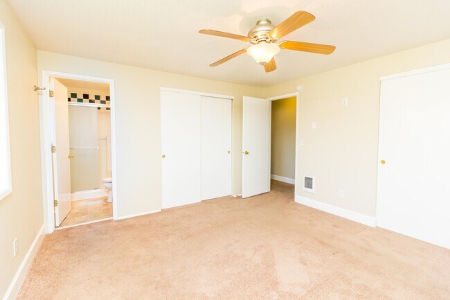 Building Photo - 3 bedroom 2 Bath Single Level on Large Lot