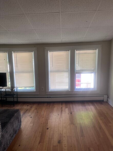 Building Photo - 261 Grove St