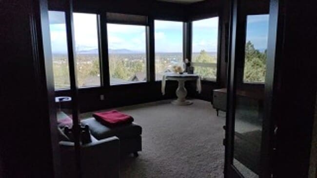 Building Photo - Gorgeous 4 Bedroom Home on Awbrey Butte!