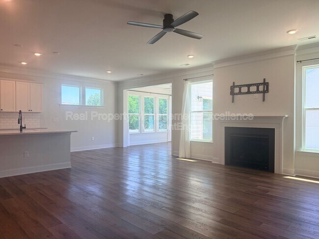 Building Photo - 16 Clear Creek Cir
