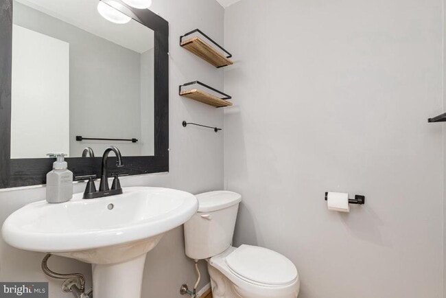 Building Photo - 11260 Westport Dr