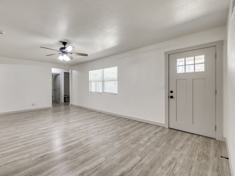 Building Photo - 1300 N McKinley Ave