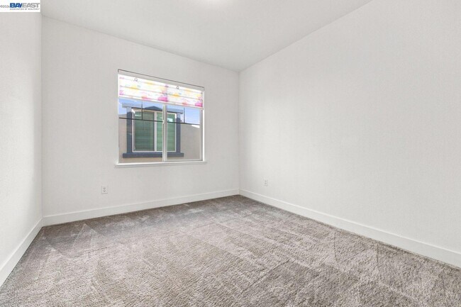 Building Photo - 33 Roccolino Ln