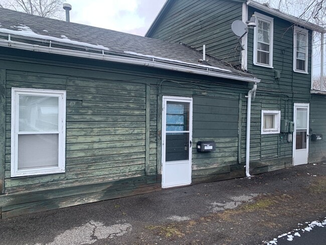 Building Photo - 327 Diatreta Ln