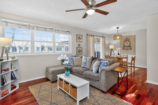 Building Photo - 462 Worthington Rd