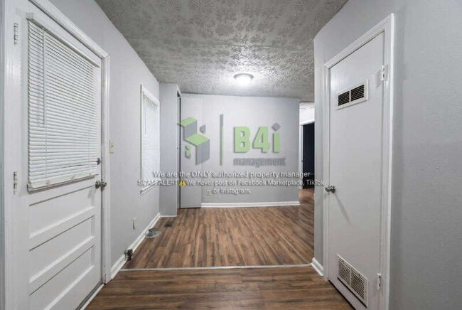 Building Photo - 1313 Ridgeview Dr