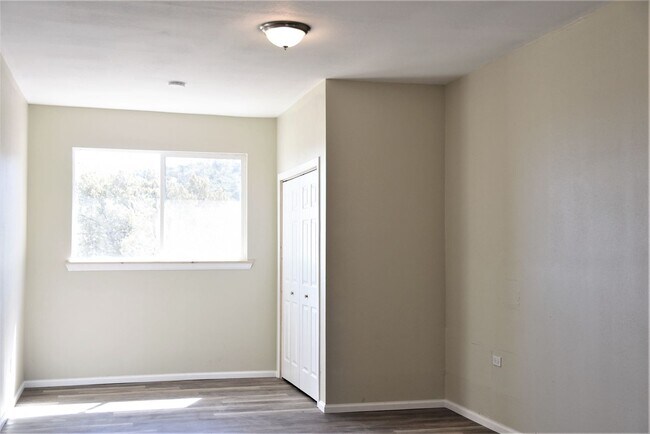 Building Photo - 226 Waverly Ave