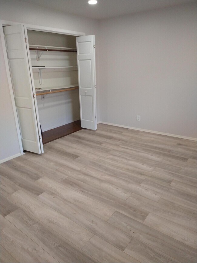 Building Photo - 20245 Independence Dr