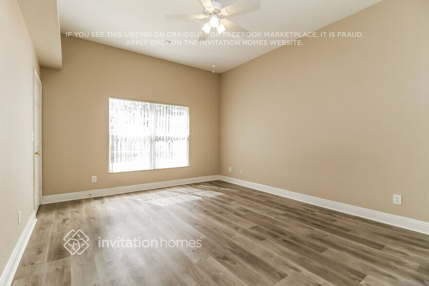 Building Photo - 10428 Calle De Flores Dr