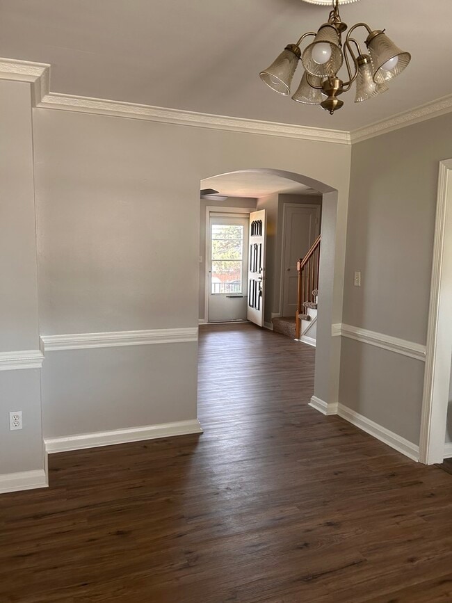 Building Photo - 433 Pembrooke Blvd