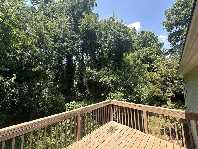 Building Photo - 106 Mossy Oak Ln