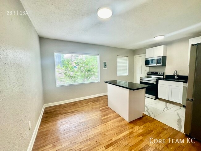 Building Photo - 1114 W 45th St