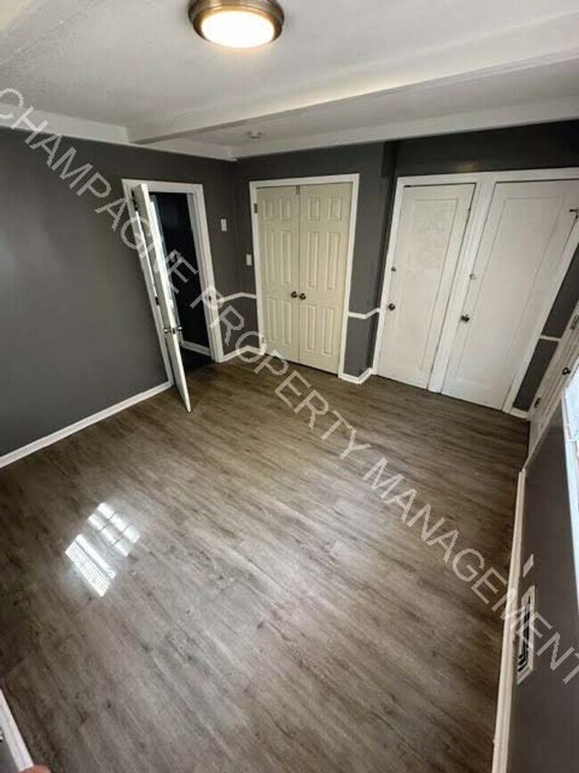 Building Photo - Fully updated home in KC