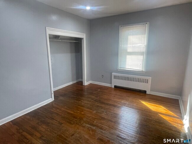 Building Photo - 521 Mill St