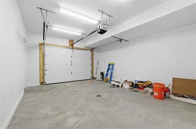 Building Photo - 1361 Hawthorne St