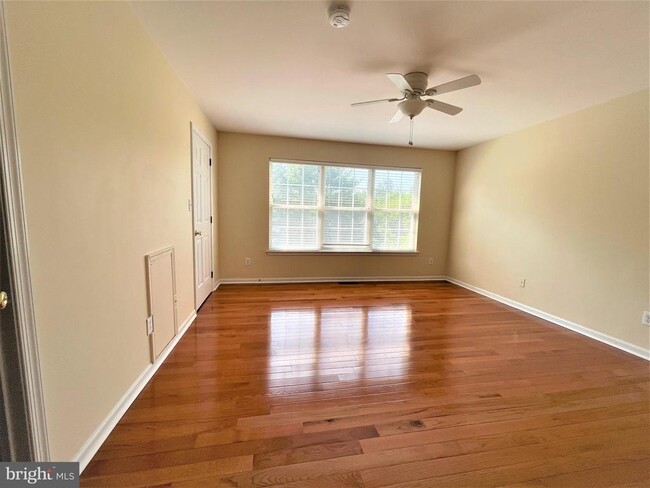 Building Photo - 210 William Livingston Ct