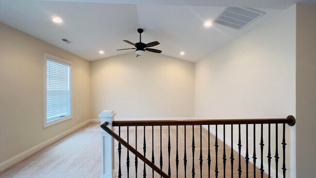 Building Photo - 4 bedroom 2.5 bathroom townhome located in Beaumont Park Townhome