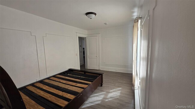 Building Photo - 208 Glenmere Rd