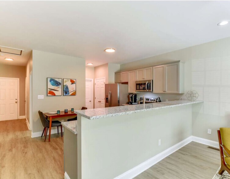 Building Photo - 405 S Starr St
