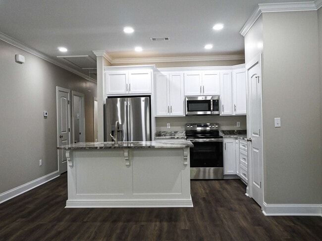 Building Photo - 1364 Summer Cir SW