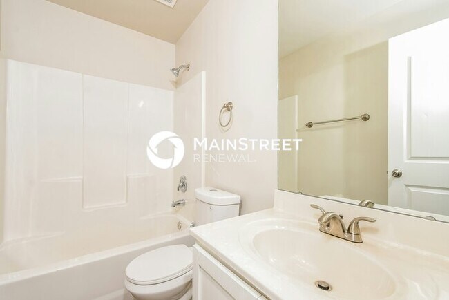 Building Photo - 4 Bedroom Pet-Friendly Home in Greensboro, NC with Main Street Renewal