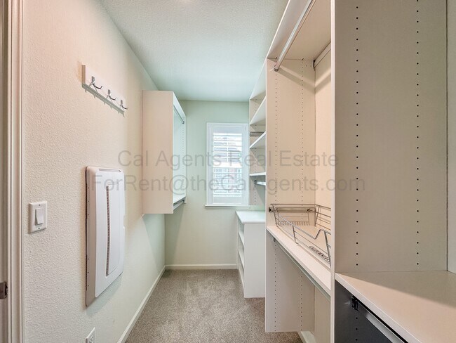 Building Photo - 3331 Rosenblatt St