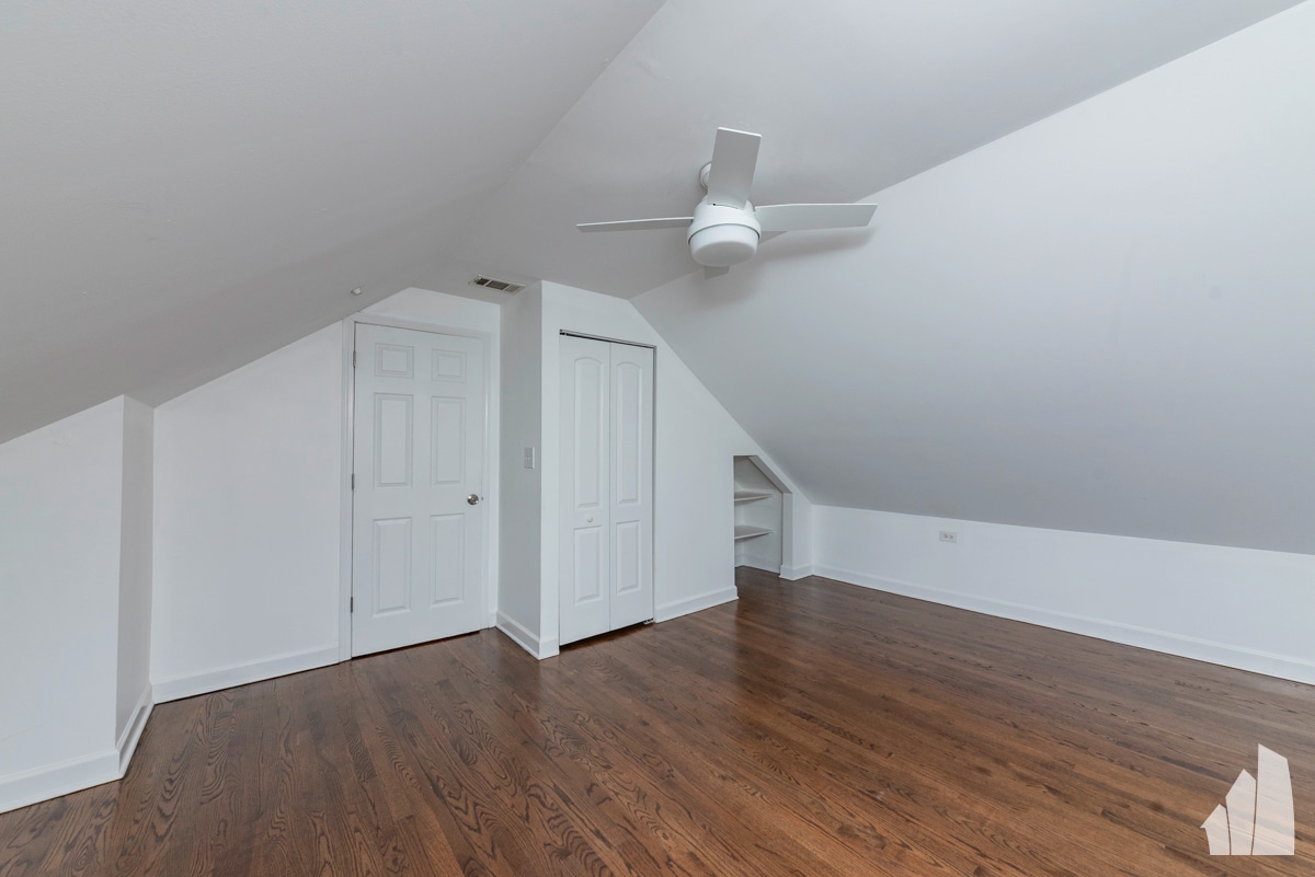 Building Photo - 1426 N Greenview Ave