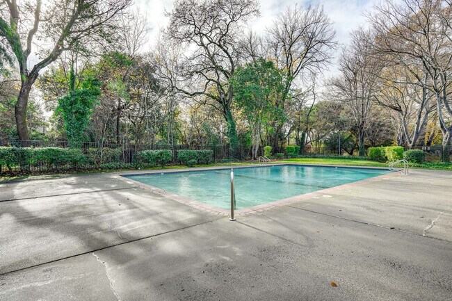 Building Photo - 46 Belvedere Ct