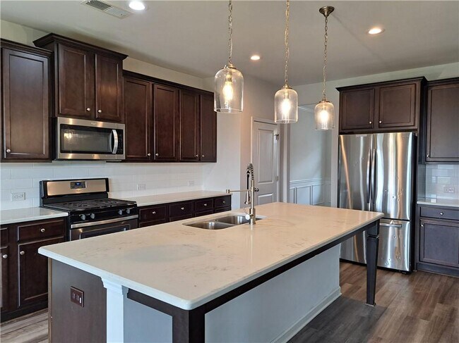 Building Photo - 3329 Long Creek Dr