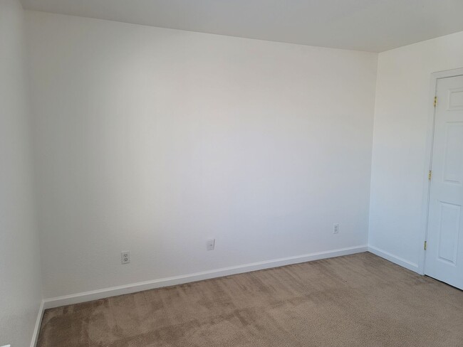 Building Photo - Cute 3 bedroom , 2 bath home on the Fernley Golf Course, $2000 a month, $2100 security deposit