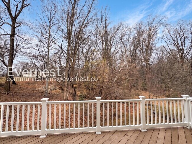 Building Photo - Spacious Living with Fireplace, Deck & Garage / 3 Bed & 4 Bath / Available Now!