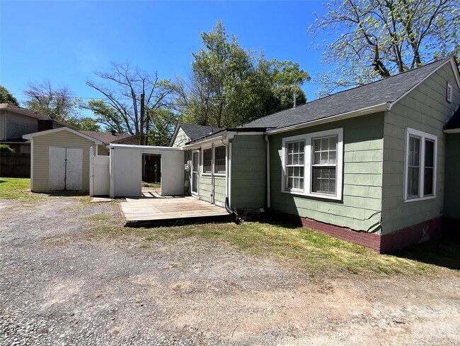 Building Photo - 94 Wilkinson Ct SE