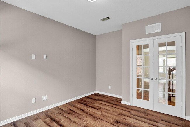 Building Photo - Located in McKinney's desirable Erwin Farms, this beautiful home exudes modern elegance and pract...