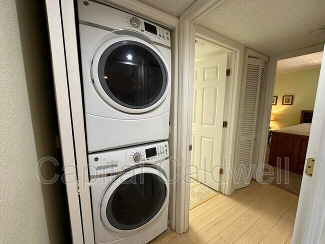 Building Photo - 2500 Winding Creek Blvd