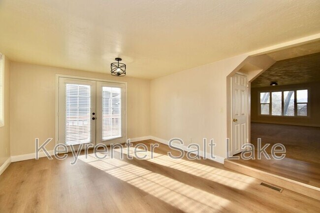 Building Photo - 9408 Turnpike Ln