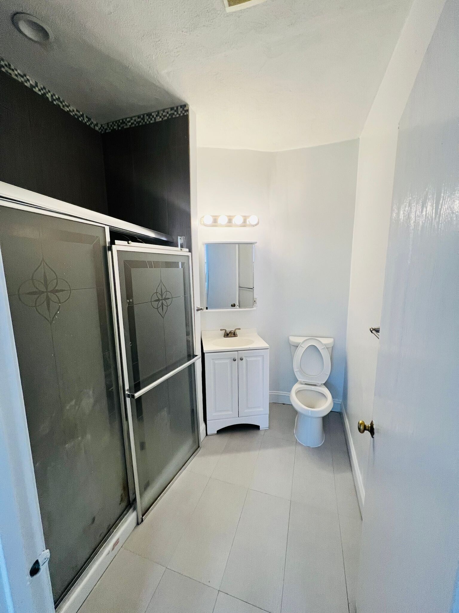 Building Photo - 556 Columbus Ave