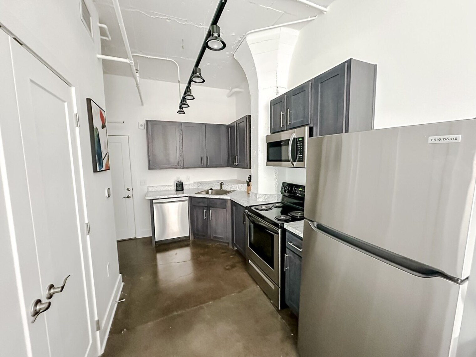 Building Photo - 213 N Mead St