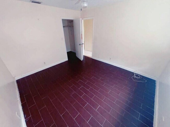 Building Photo - 2620 Riverland Dr