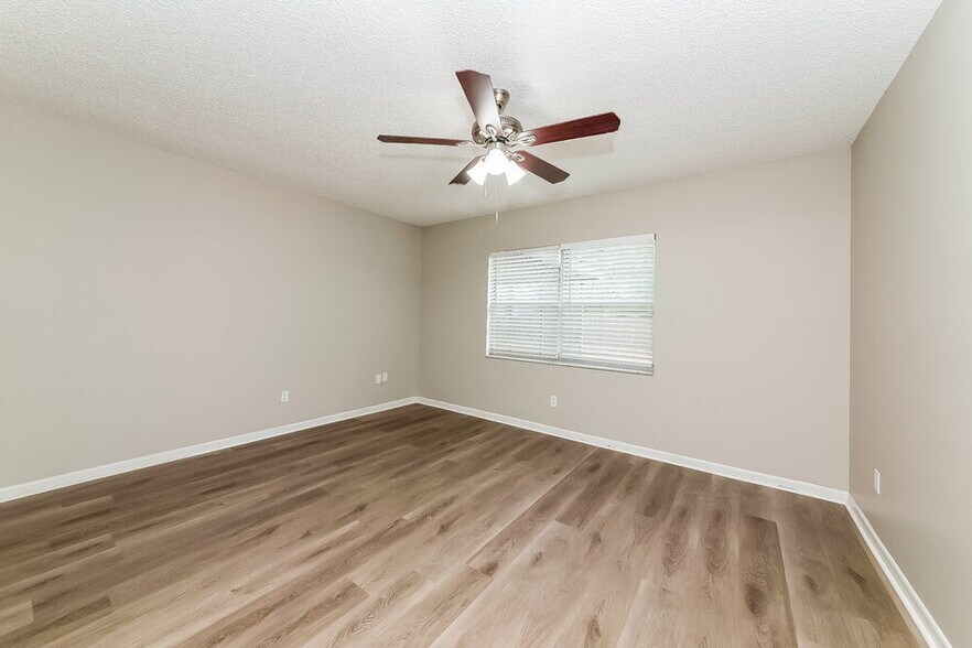 Building Photo - 3910 Briarlake Dr