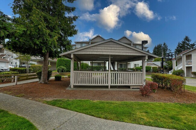 Building Photo - Charming 2-Bedroom Ground-Level Home in Qu...
