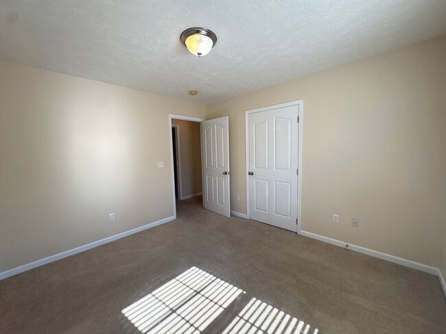 Building Photo - Spacious 3 BedroomHome with Large Yard!!