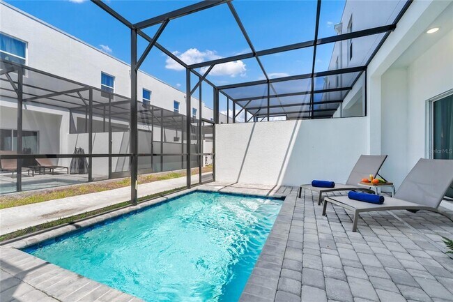 Building Photo - 395 Famagusta Dr