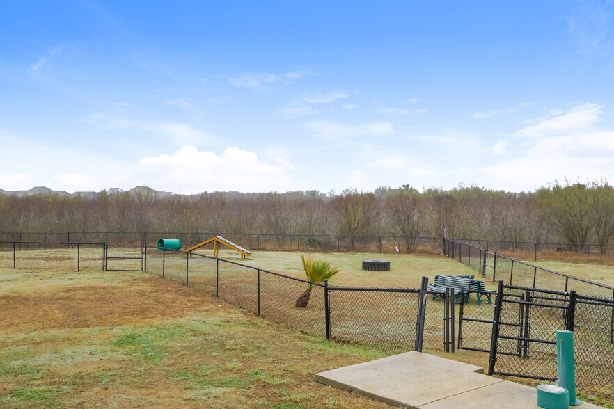 Building Photo - 11918 Cink Dr