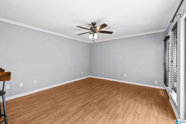 Building Photo - 3350 Altamont Rd S