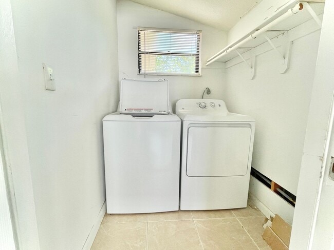 Building Photo - 3BR 1BA Annual Rental Available Now