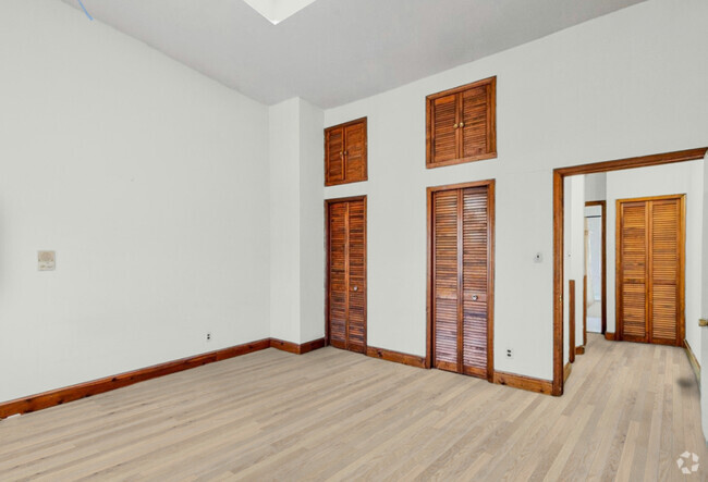 Building Photo - 208 9th St NE