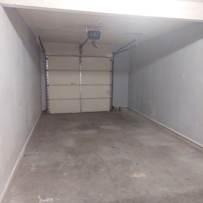 Building Photo - Welcome Home ! 3 bedroom 1.5 bath rental -...