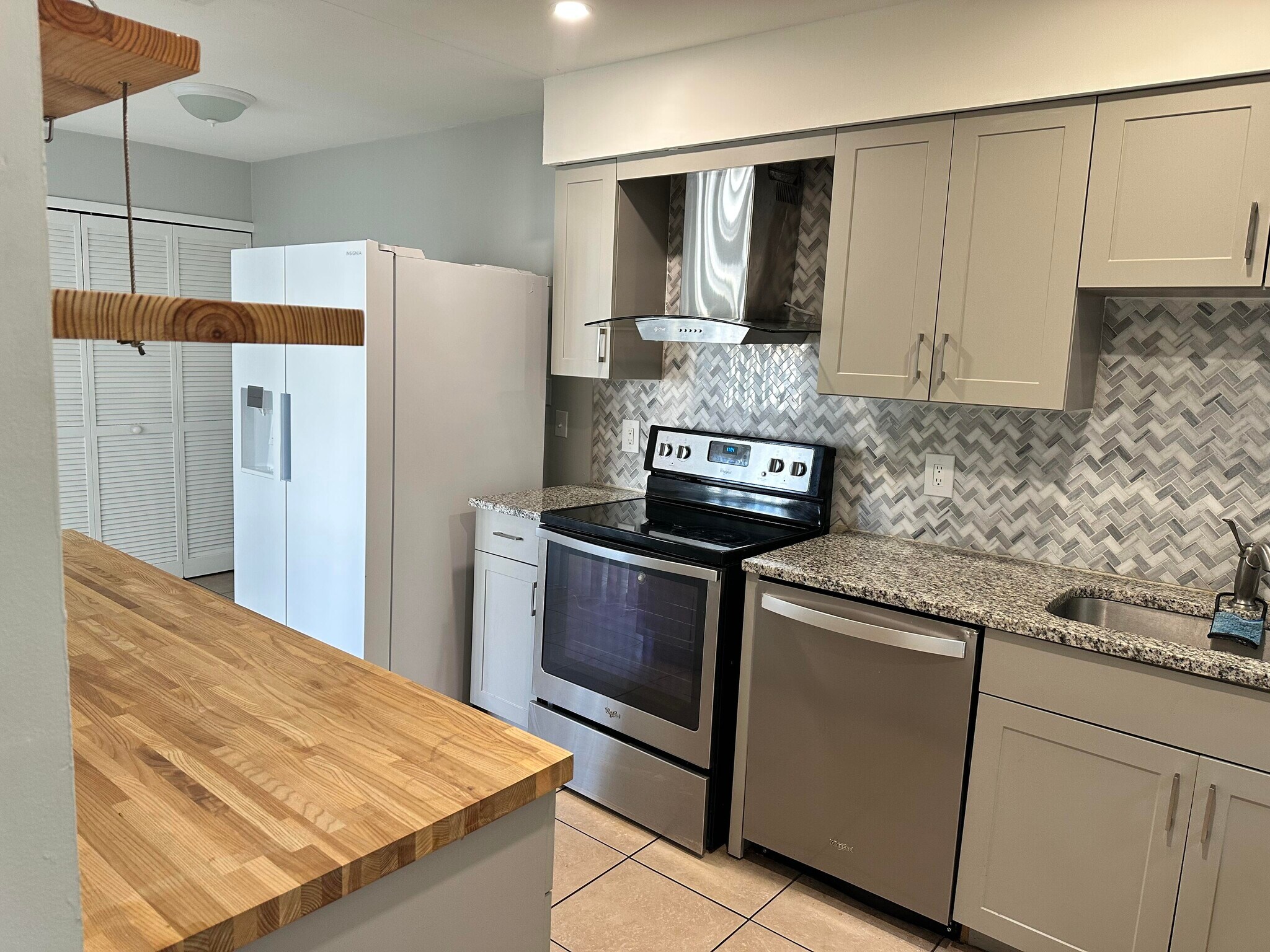 Building Photo - 5429 Vineland Rd