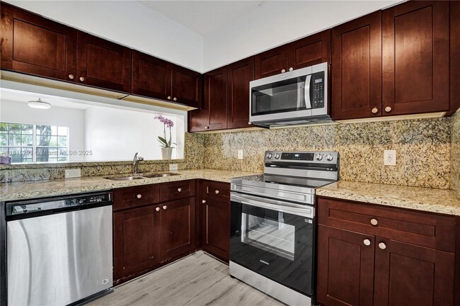 Building Photo - 16607 Hemingway Dr