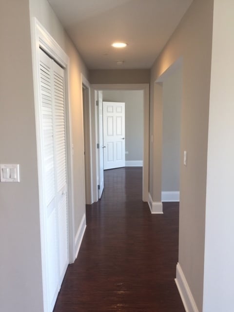 Building Photo - 728 N Diamond Lake Rd